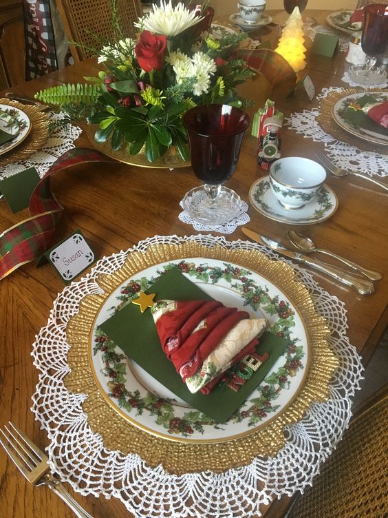 Beautiful holiday tablescapes.