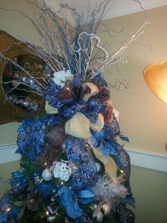 Blue, silver and white christmas tree with burlap mixed in the bow.