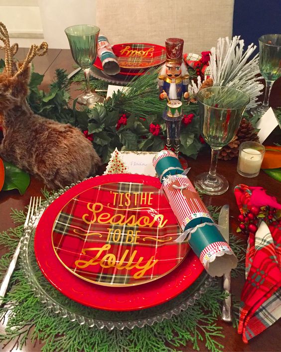 Christmas Table Decorations & Settings.