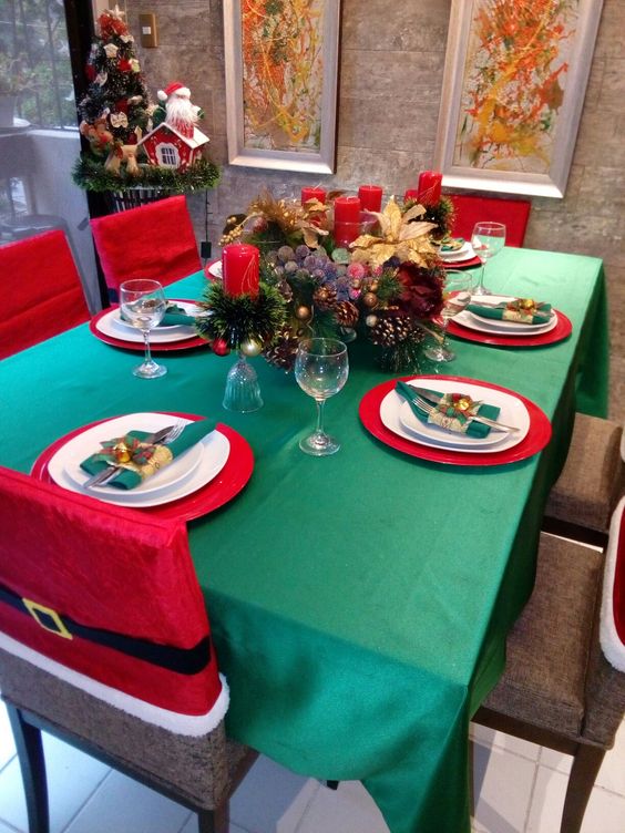 Christmas centerpieces, table decorations and tablescapes.