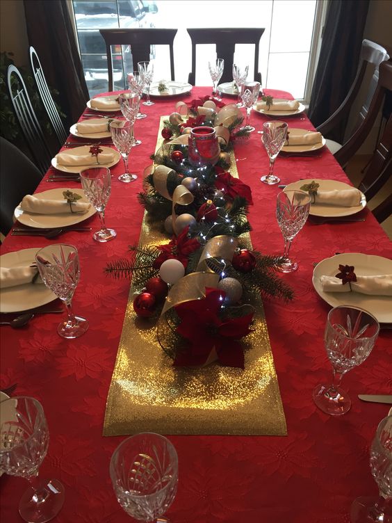 Christmas table setting.