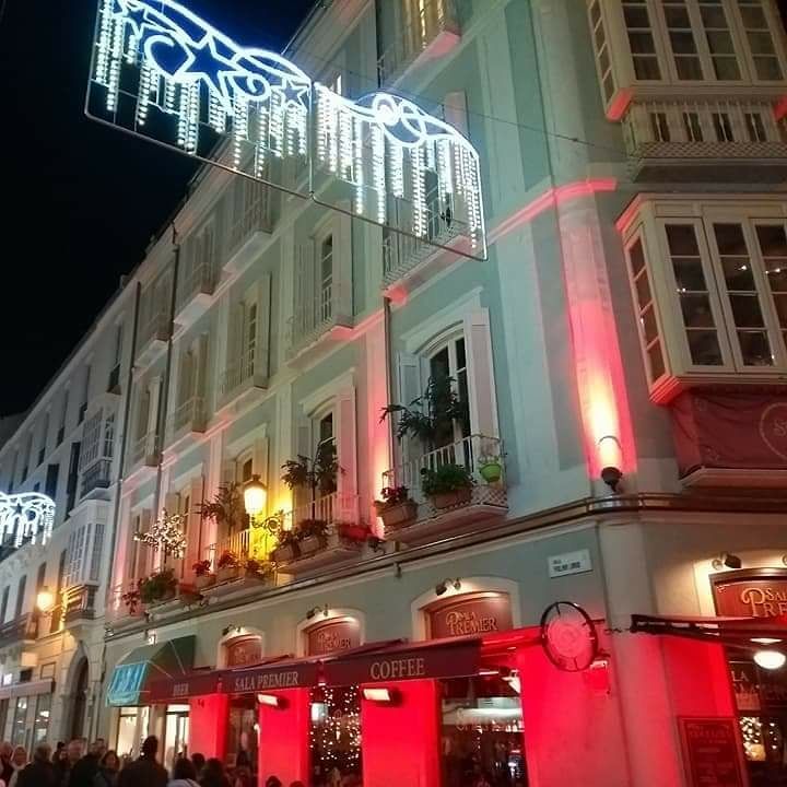 Cool Christmas Balcony Decorating Idea