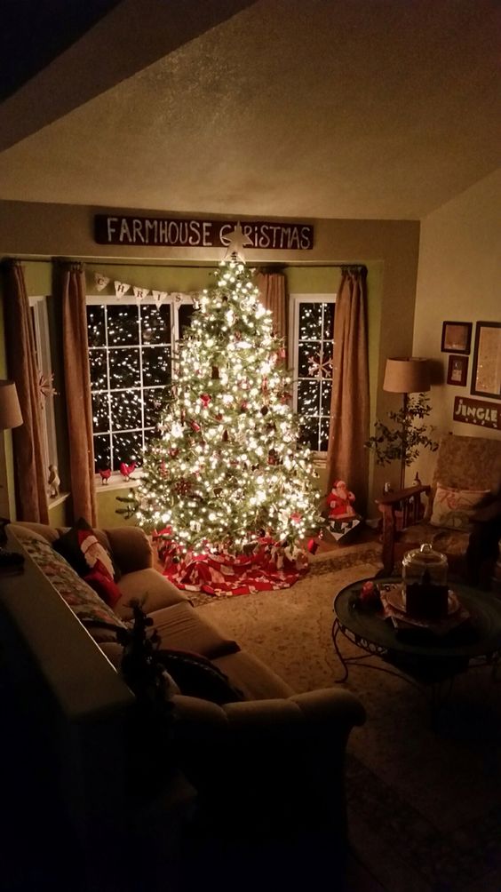 Cozy Farmhouse Christmas Tree.
