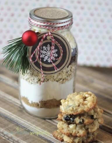 Cranberry White Chocolate Oatmeal Cookies in a Jar