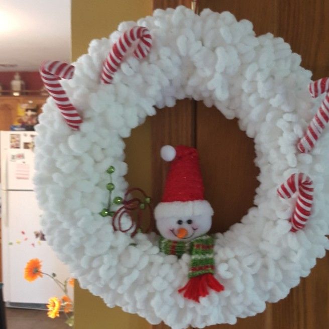 DIY Christmas Wreath - Looks like snow! So easy.