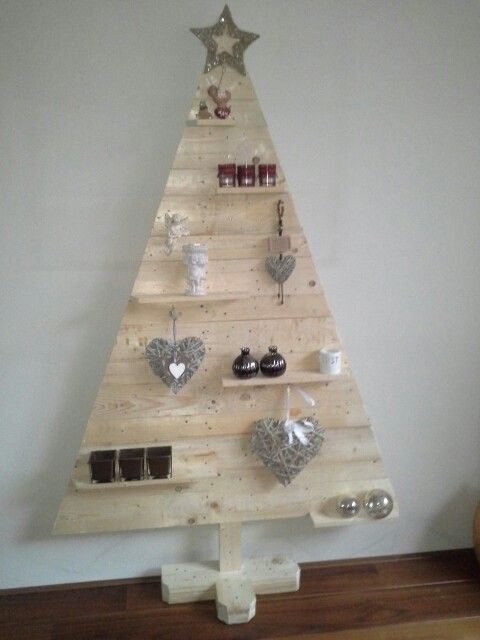 DIY Rustic and Modern Wood Christmas Tree.