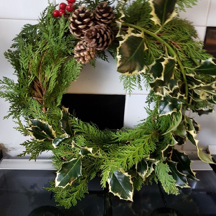DIY fresh Christmas wreath is easy to make.