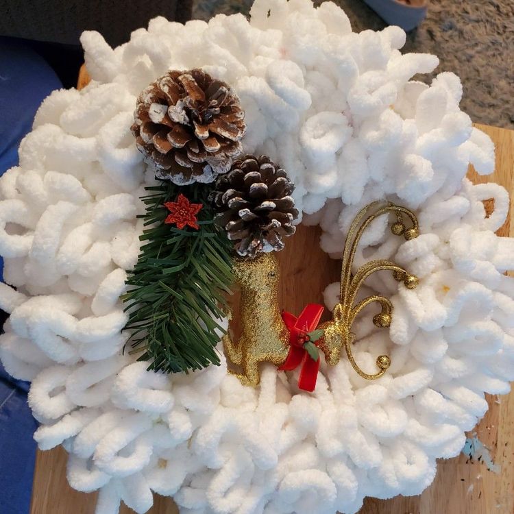 DIY winter wreath that can be made in minutes.
