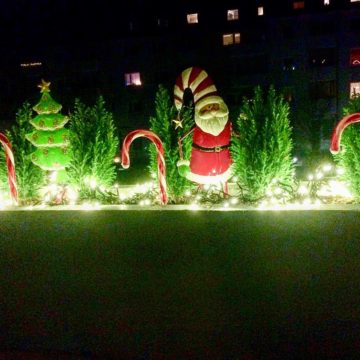 Decor your balcony with Santa Claus and Candy_missb75