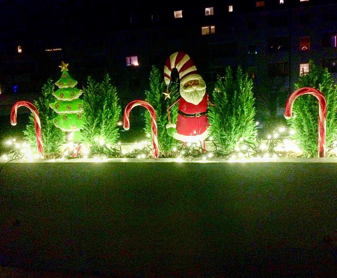 Decor your balcony with Santa Claus and Candy_missb75
