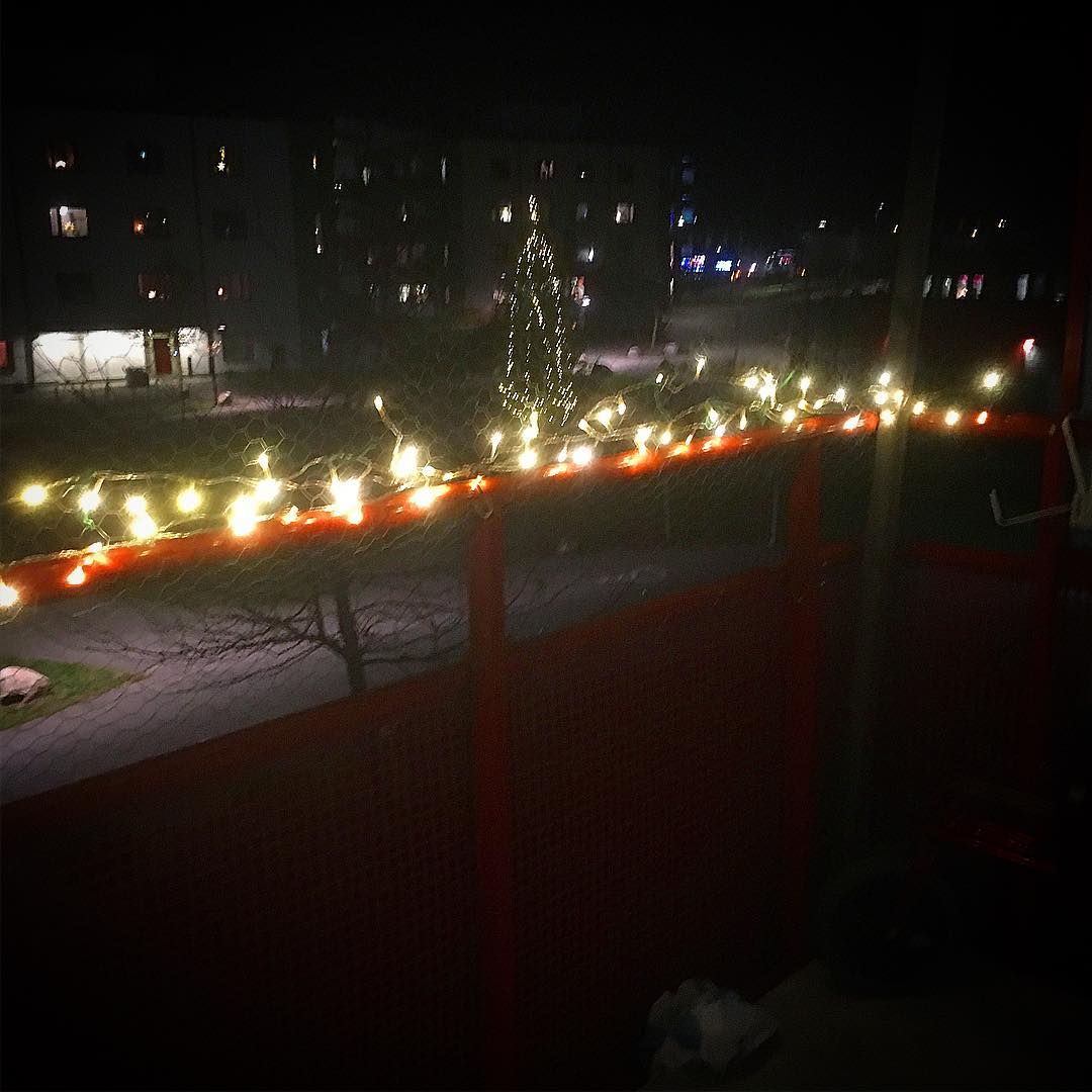 Decor your balcony with string lights.