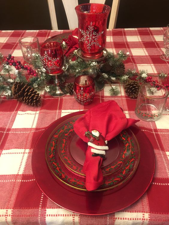 Elegant Christmas table settings.