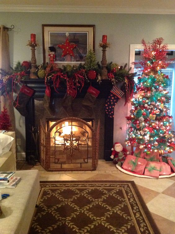 Family Room Christmas Decor.