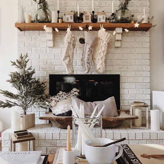 Farmhouse Christmas Mantle.