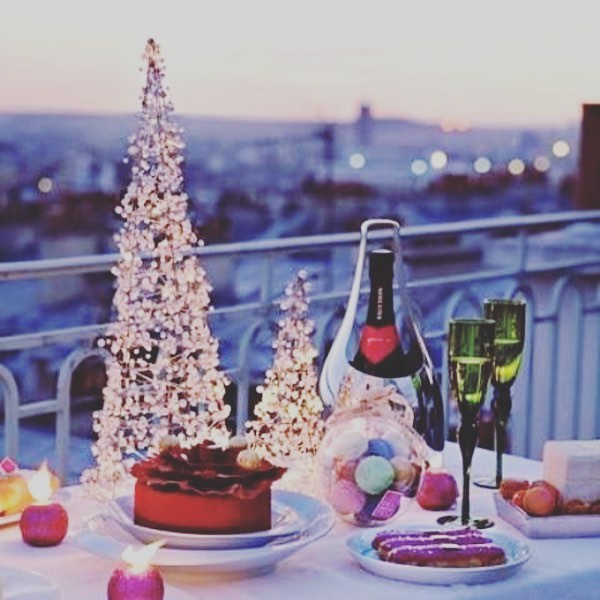 Freshest Christmas balcony decorating idea