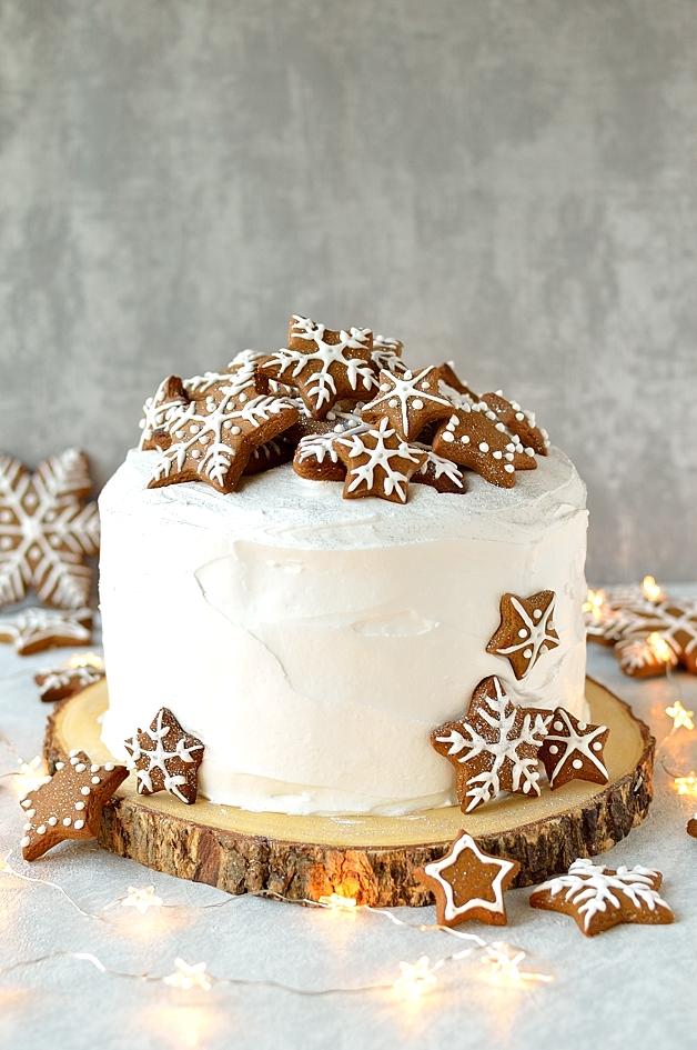 Gingerbread Topped Christmas Cake.