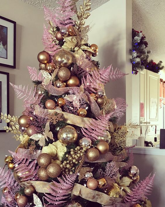 Gold & pink Christmas tree.