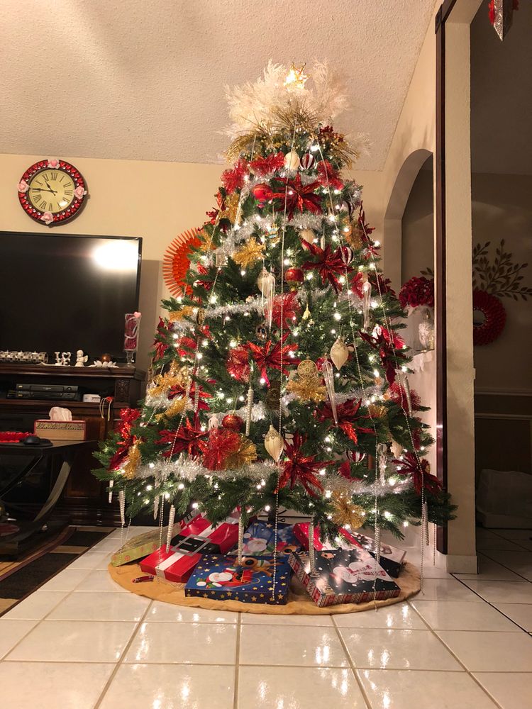 Made a few red roses using organza cloth and attached them to the garland that wrapped around the tree.