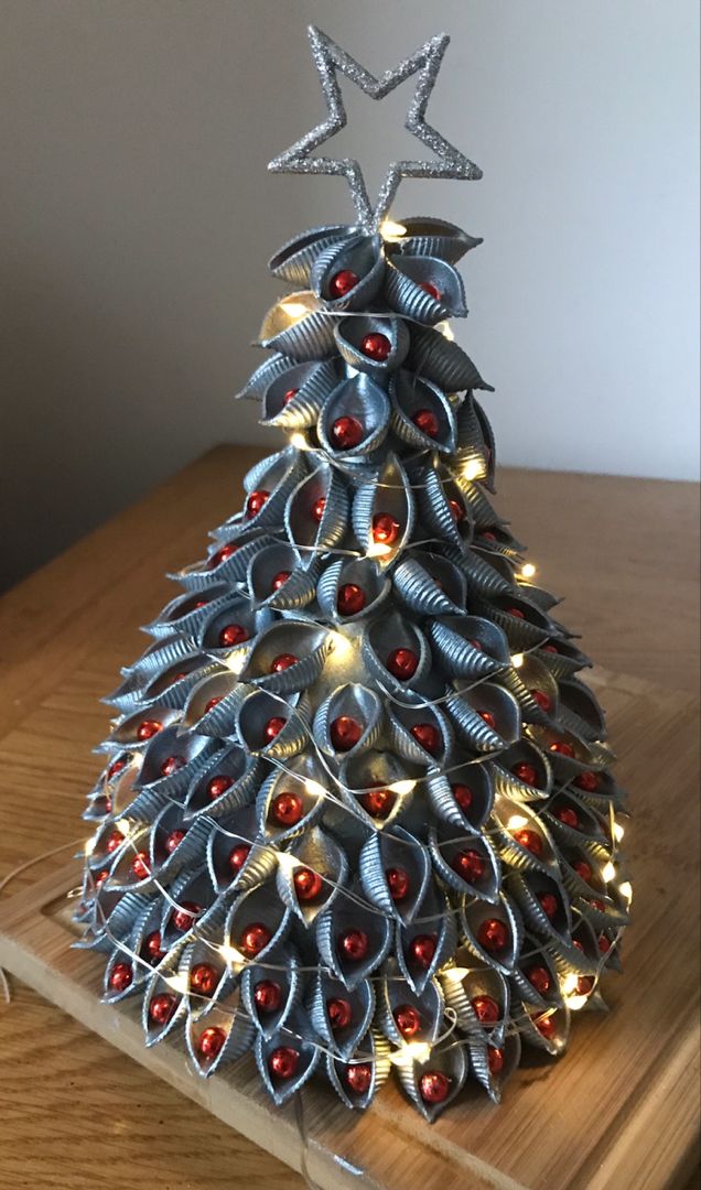 Make 3D noodle pasta christmas trees.