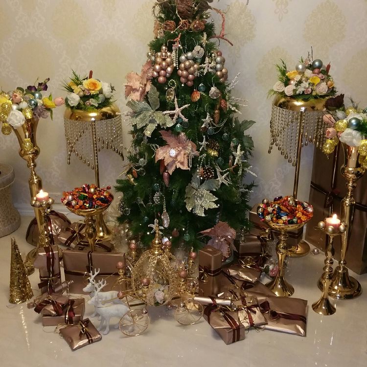 Make a trendy Boho Christmas Tree.