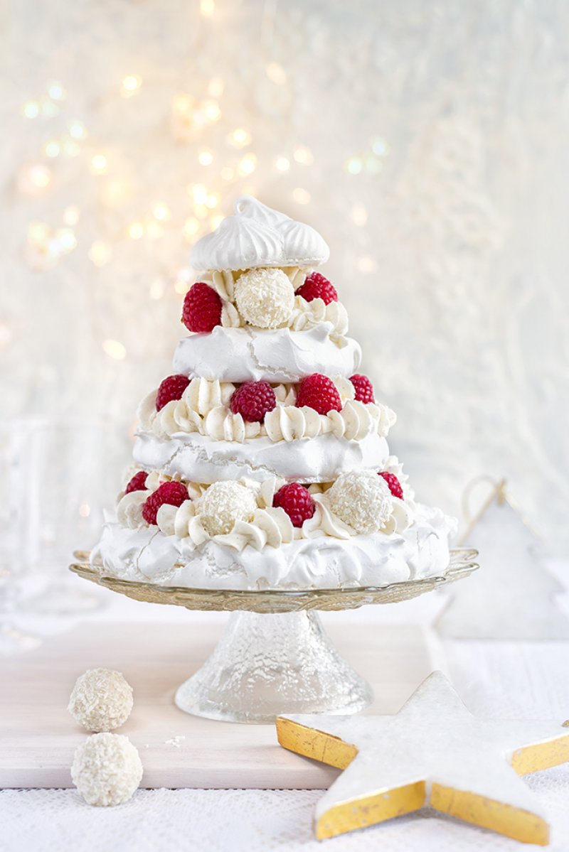 Meringue Christmas Tree from Supergolden Bakes