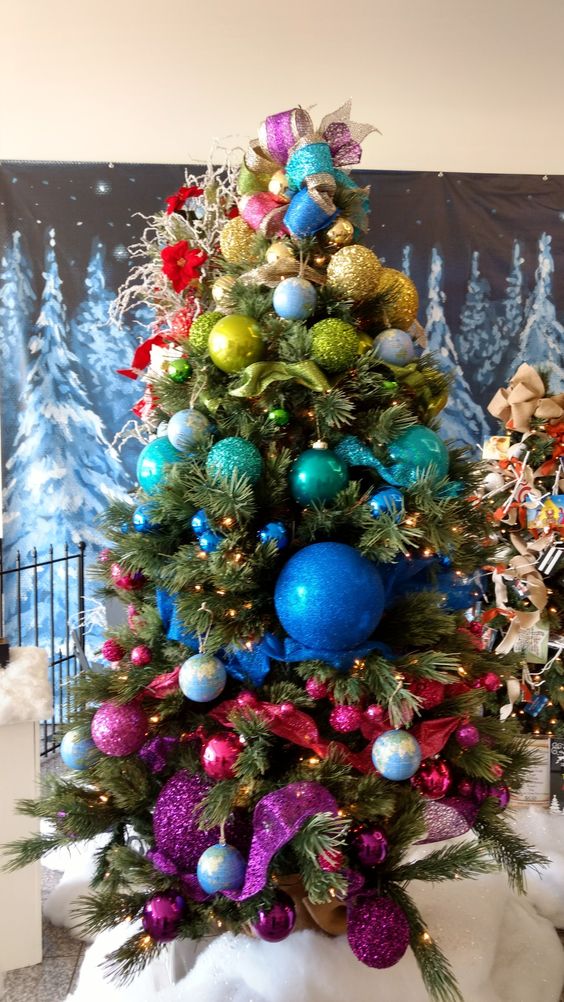 Off-Beat Ways To Decorate The Christmas Tree.