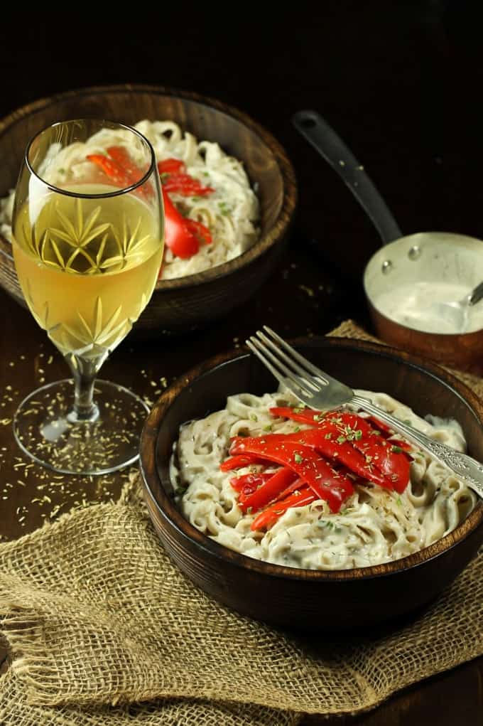 CREAMY VEGAN WHITE WINE SAUCE WITH PEPPERS PASTA