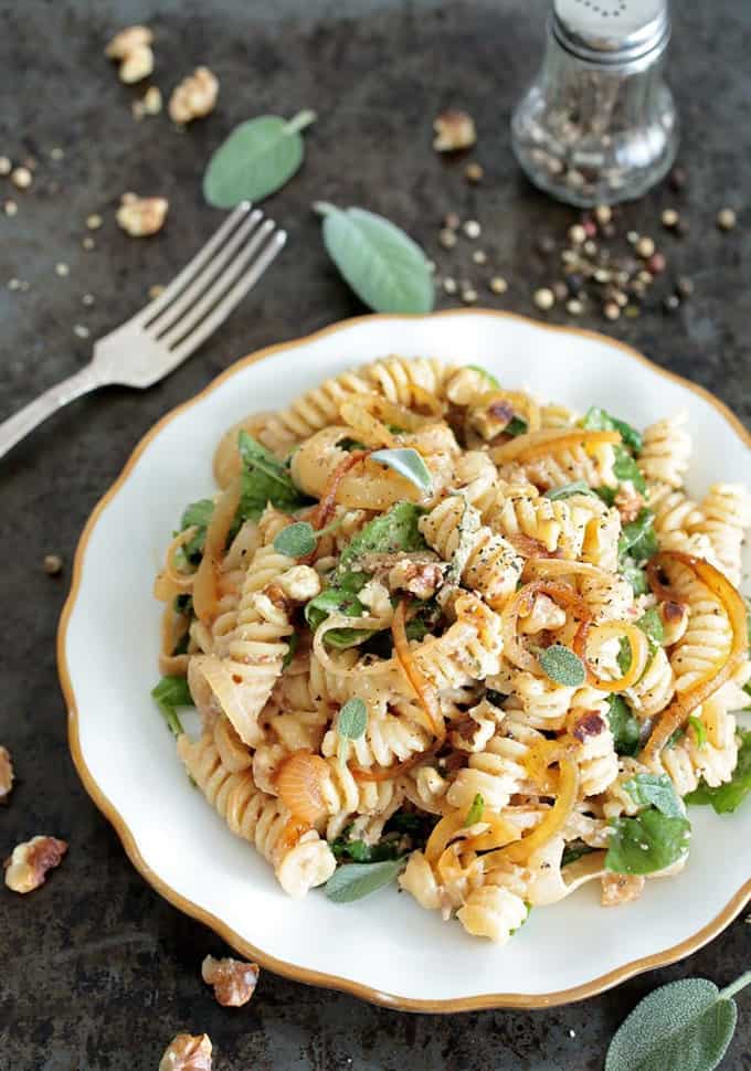 SPINACH & CARAMELISED ONION PASTA