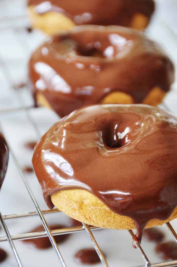 BAKED VEGAN PUMPKIN SPICE DOUGHNUTS WITH CHOCOLATE CINNAMON ICING