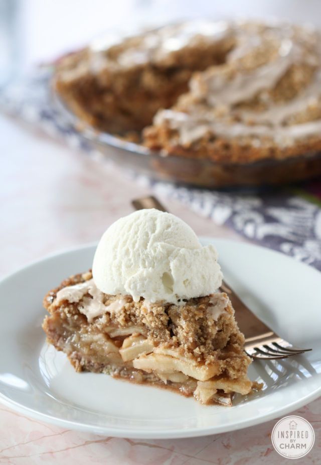 Cinnamon Roll Apple Pie.