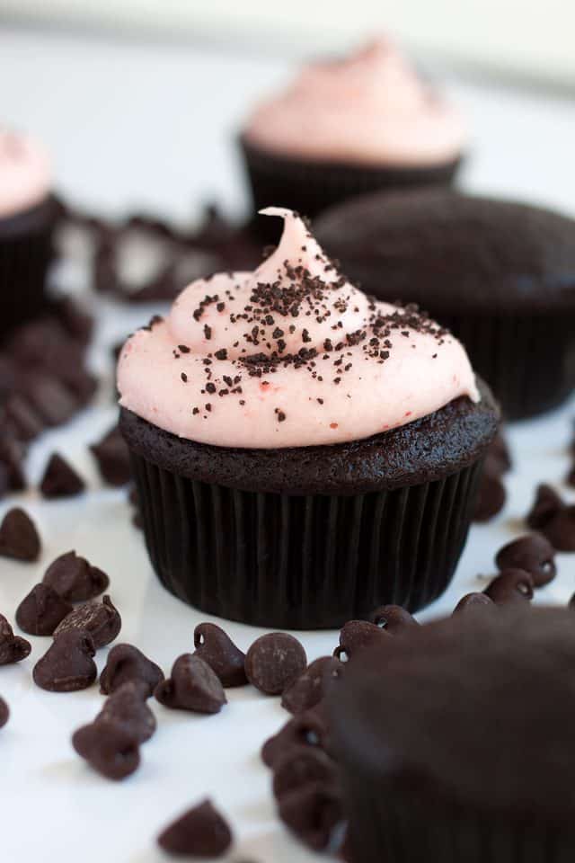 Easy Chocolate Strawberry Cupcakes – eHow