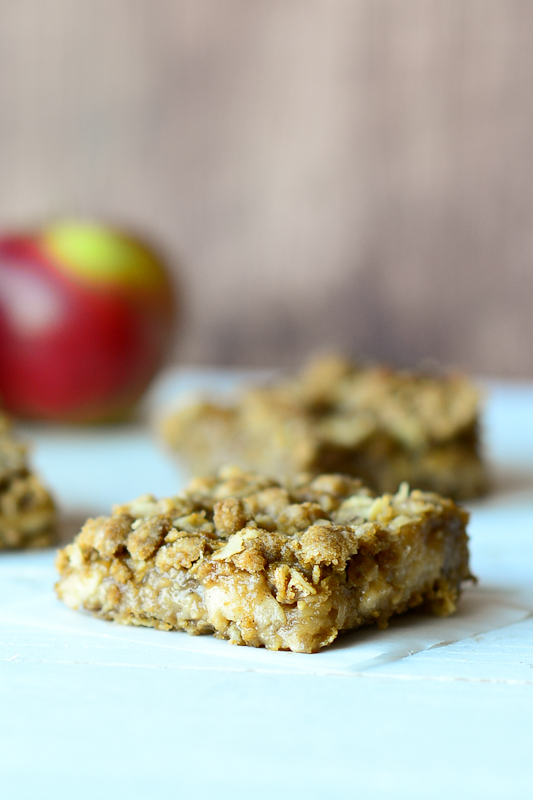 Gooey Apple Crisp Oat Bars by Milo and Oats