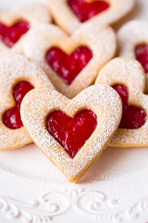 LINZER COOKIES WITH STRAWBERRY AND RASPBERRY JAM.