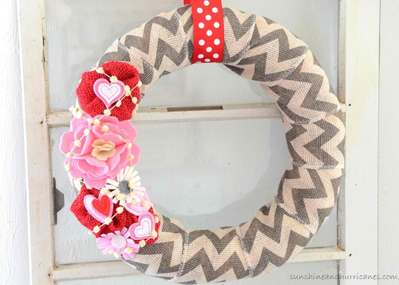 Simple 15-Minute Valentines Day Wreath.