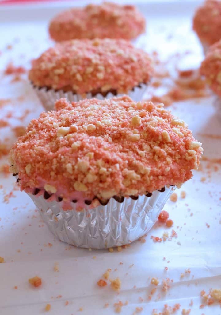 Strawberry Crunch Cupcakes – Pinch Me Twice