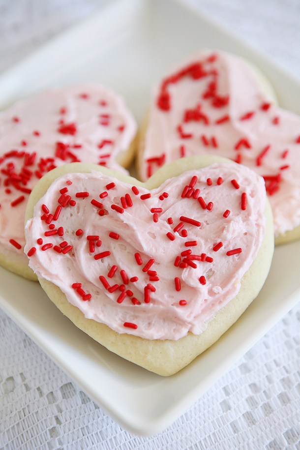 THE BEST VALENTINE’S DAY SUGAR COOKIE