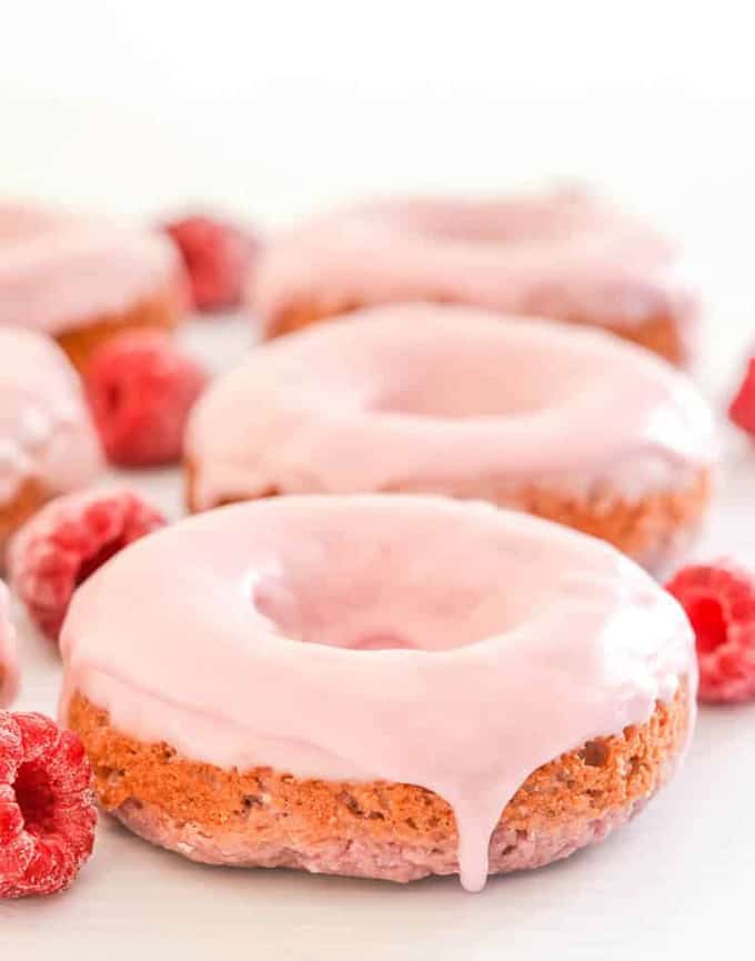 VEGAN RASPBERRY DONUTS