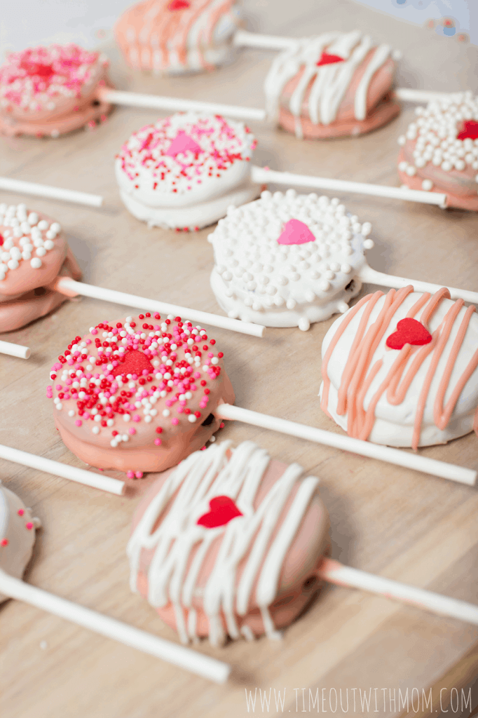 Valentines Day Chocolate Covered Oreo Pops.