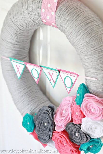 Valentine’s Day Yarn Wreath with Felt Roses