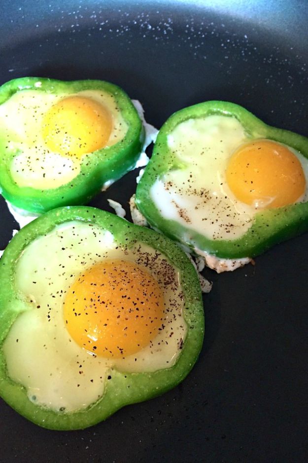 Fried Eggs In Green Pepper.