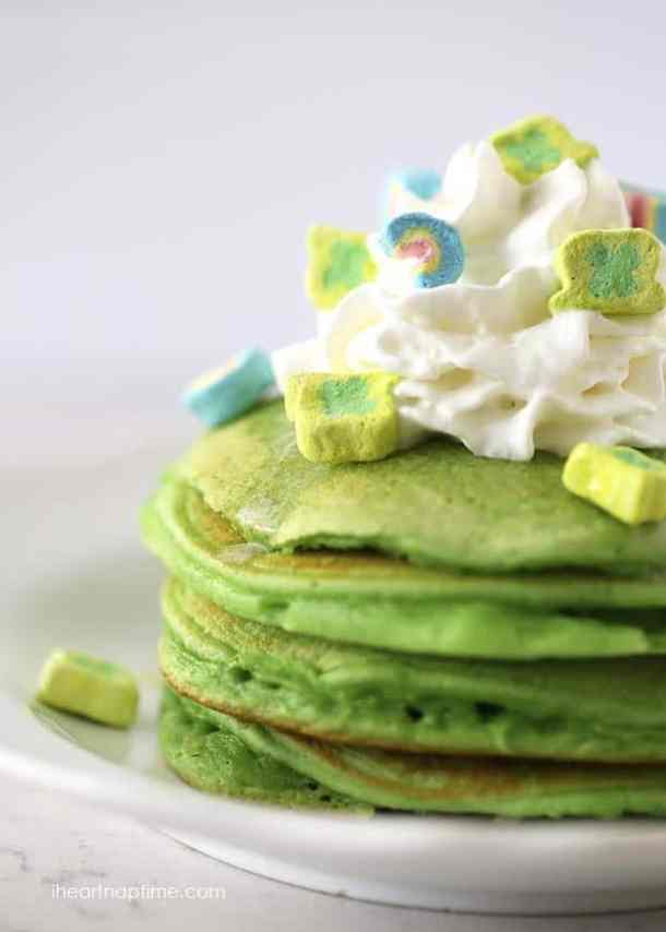 GREEN ST PATRICK’S DAY PANCAKES