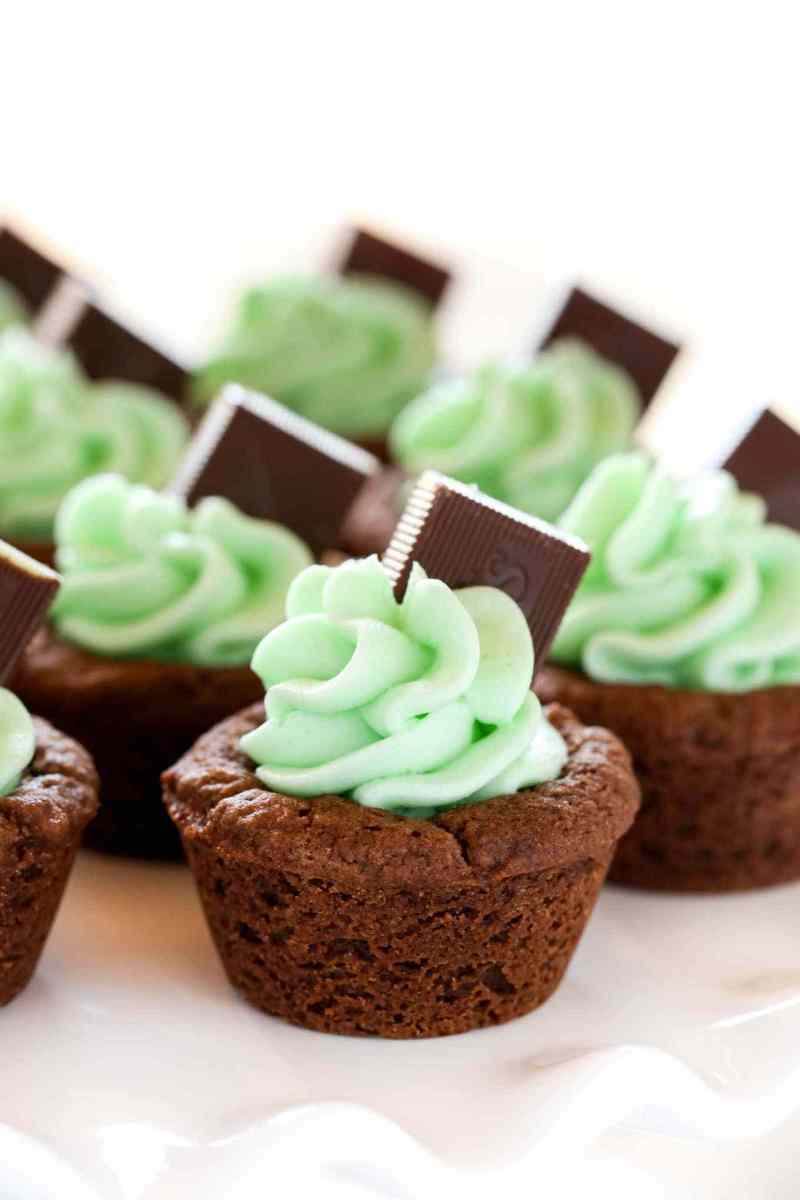 MINT CHOCOLATE CHIP CUPS