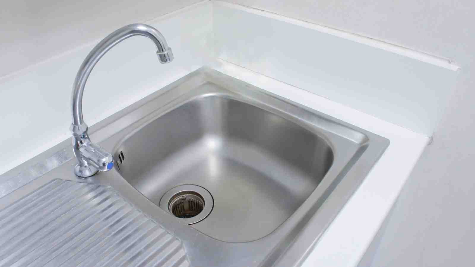 Steps to ensure unclogging of sink