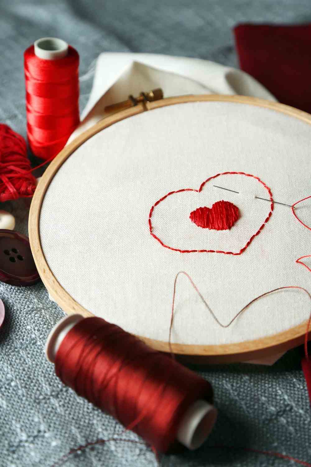 How to use an embroidery hoop