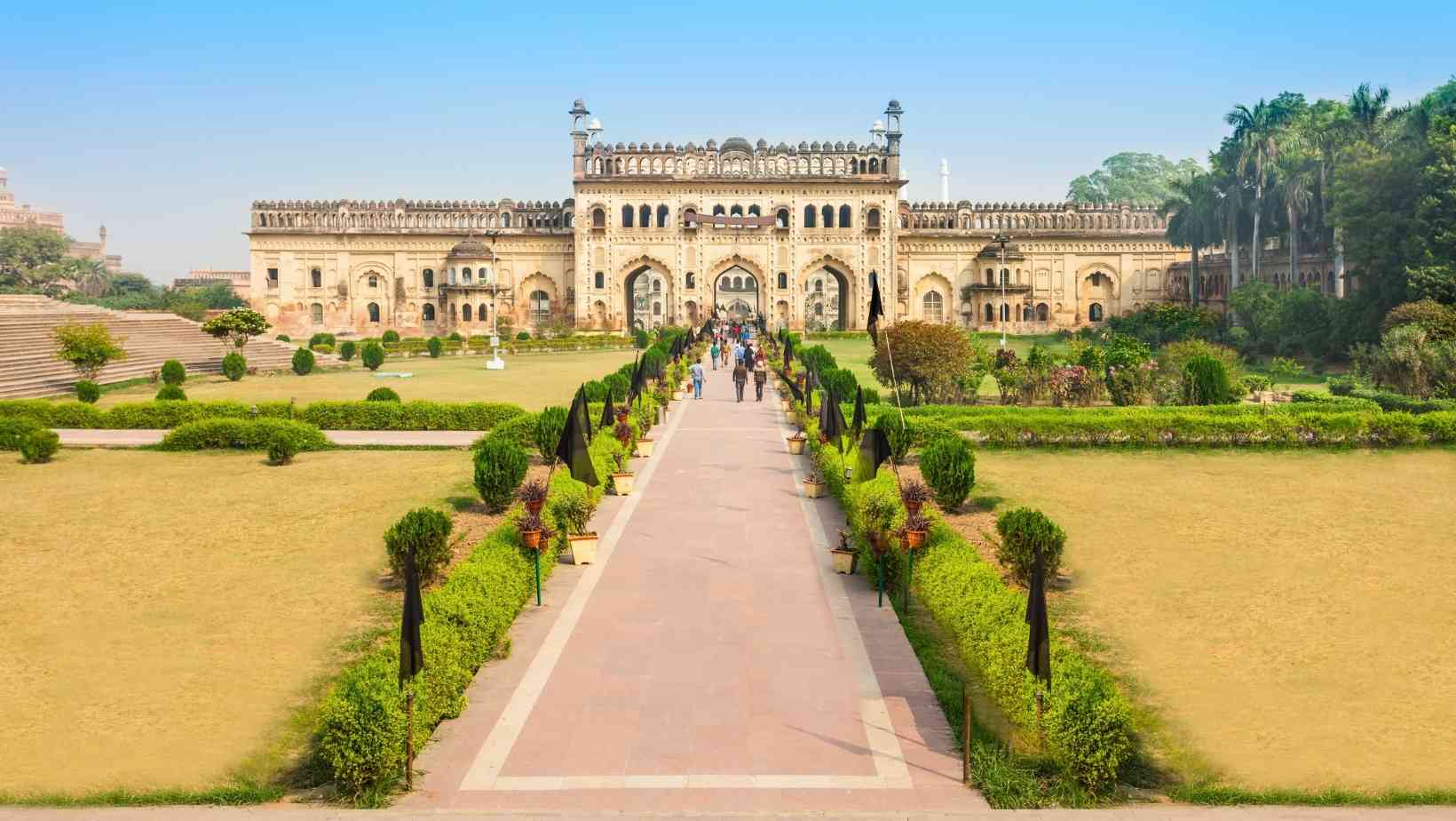 Bara Imambara - Top Places To Visit In Lucknow