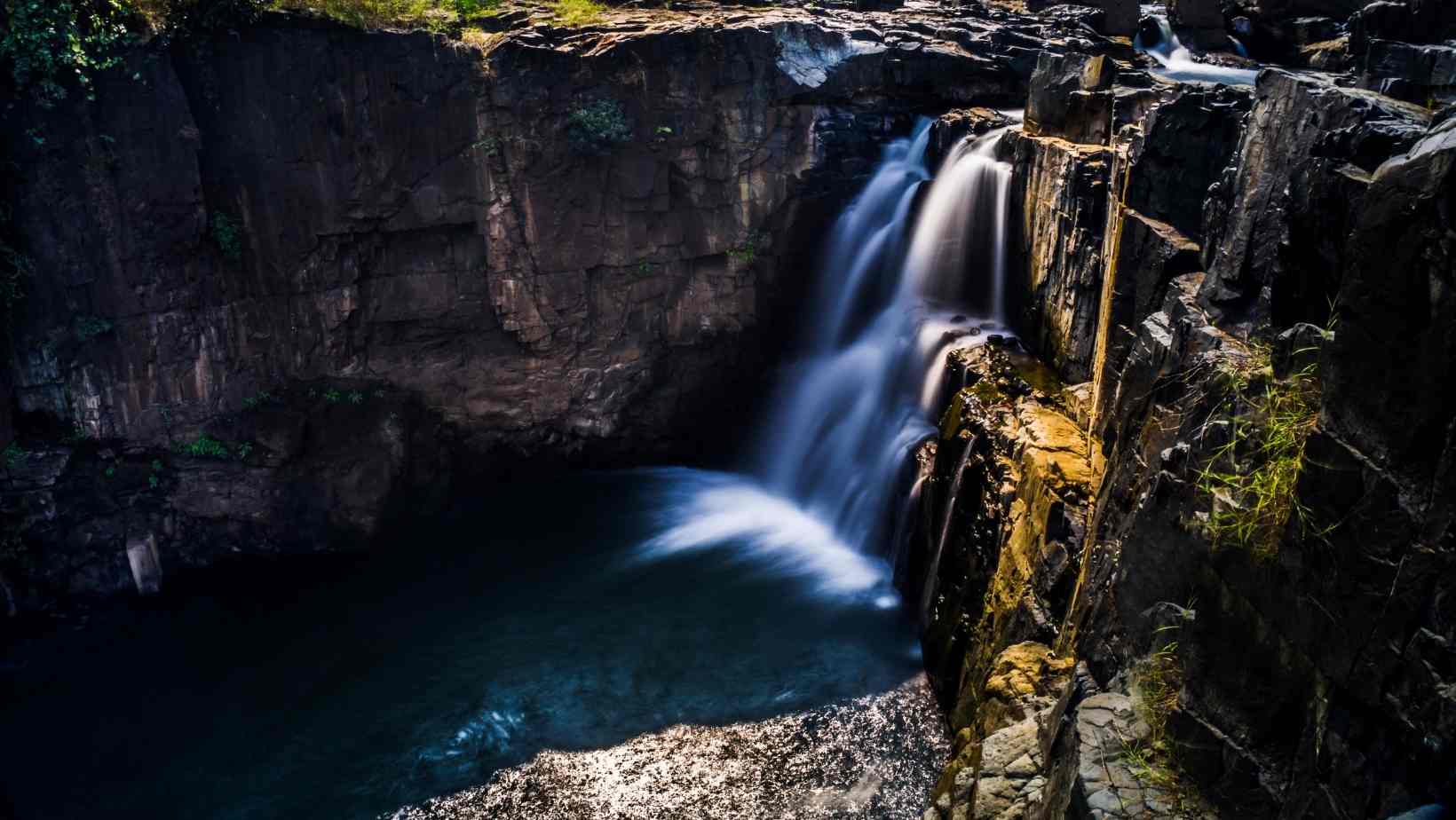 Zarwani Waterfalls - Beautiful Waterfalls Near Vadodara 